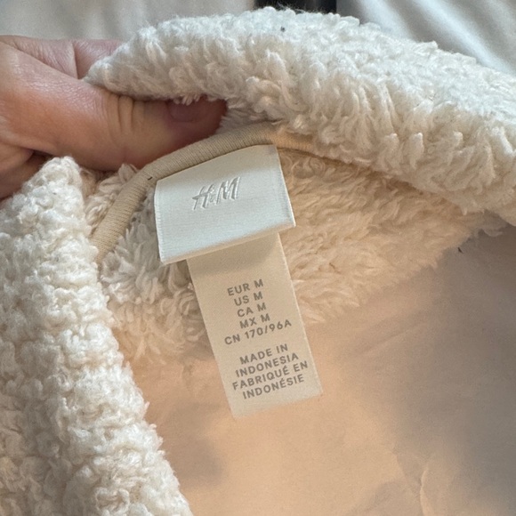 NWOT- H&M-  Cream Pullover Sweater- size medium - Picture 3 of 3